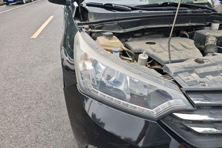 Used Dongfeng Aeolus AX7 2015 2.0L Automatic Zhiyi Trim Right Front Headlight