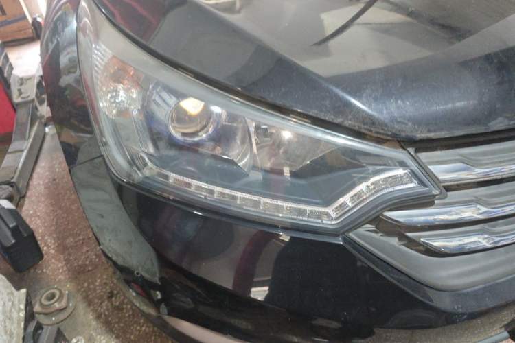 Used Dongfeng Aeolus AX7 2015 2.0L Manual Zhiyue Model Right Front Headlight