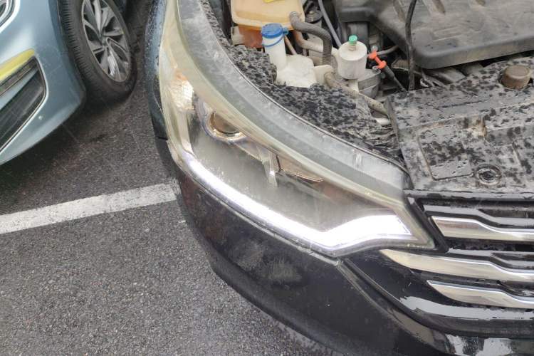 Used Dongfeng Aeolus AX7 2015 2.0L Automatic Zhiyi Trim Right Front Headlight