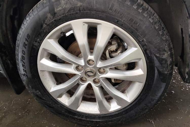 Used Dongfeng Aeolus AX7 2015 2.0L Manual Zhiyi Trim Right Front Wheel Hub