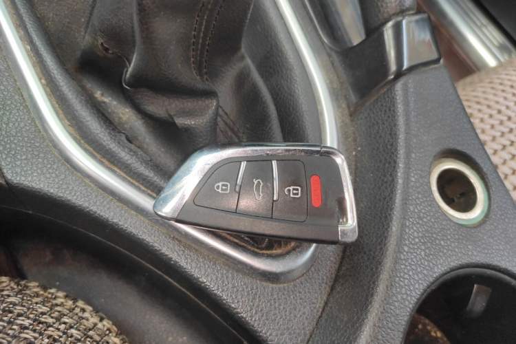 Used Dongfeng Aeolus AX7 2015 2.0L Manual Zhiyi Trim Vehicle Key