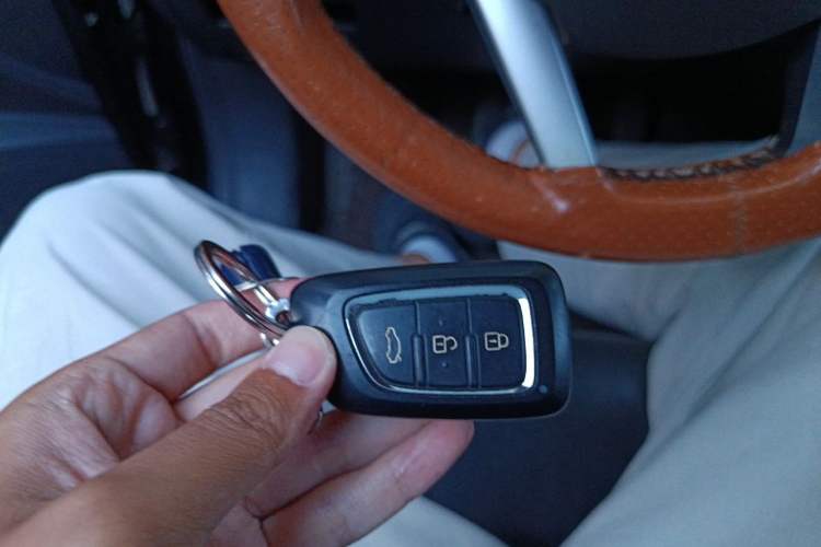 Used Dongfeng Aeolus AX7 2015 2.3L Automatic ZhiZun Version Vehicle Key