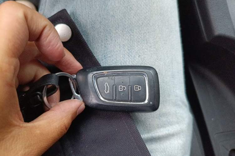 Used Dongfeng Aeolus AX7 2015 2.0L Manual Zhiyi Trim Vehicle Key