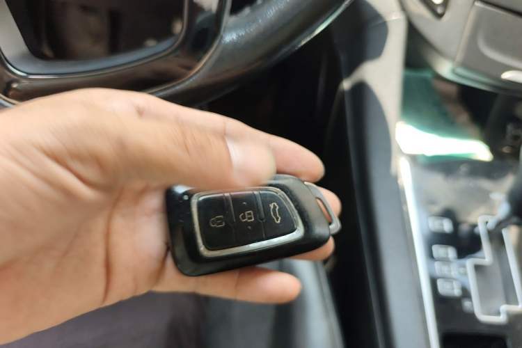 Used Dongfeng Aeolus AX7 2015 2.0L Automatic Zhiyi Trim Vehicle Key