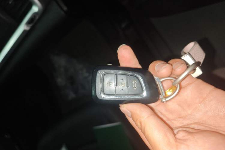 Used Dongfeng Aeolus AX7 2015 2.0L Automatic Zhiyi Trim Vehicle Key