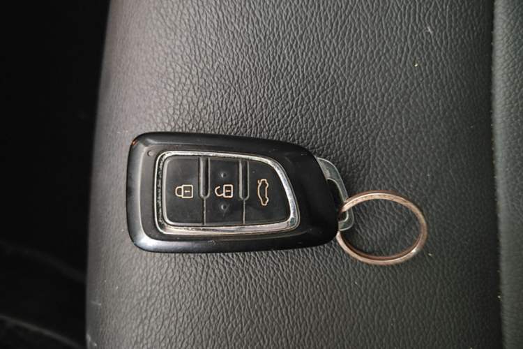 Used Dongfeng Aeolus AX7 2015 2.0L Manual Zhiyi Trim Vehicle Key