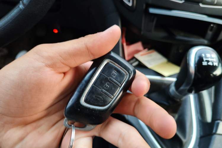 Used Dongfeng Aeolus AX7 2015 2.0L Manual Zhiyi Trim Vehicle Key
