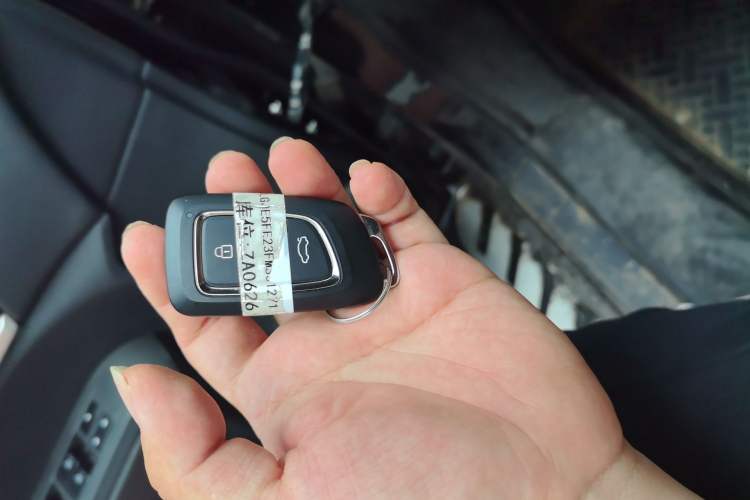 Used Dongfeng Aeolus AX7 2015 2.0L Manual Zhiyi Trim Vehicle Key