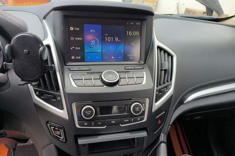 Used Dongfeng Aeolus AX7 2015 2.3L Automatic ZhiZun Version Audio And AC Panel