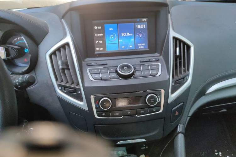 Used Dongfeng Aeolus AX7 2015 2.0L Automatic Zhiyue Version Audio And AC Panel