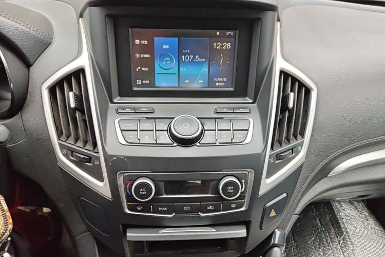 Used Dongfeng Aeolus AX7 2015 2.0L Manual Zhiyue Model Audio And AC Panel