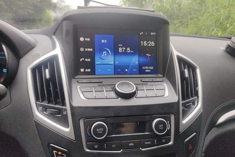 Used Dongfeng Aeolus AX7 2015 2.3L Automatic ZhiZun Version Audio And AC Panel