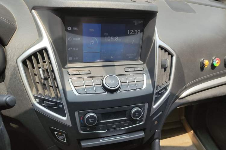Used Dongfeng Aeolus AX7 2015 2.0L Automatic Zhiyi Trim Audio And AC Panel