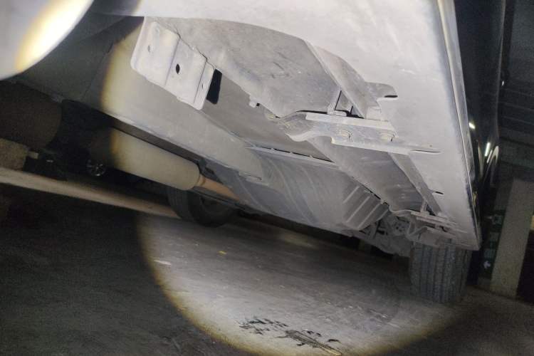 Used Dongfeng Aeolus AX7 2015 2.0L Automatic Zhiyi Trim Chassis Front Left