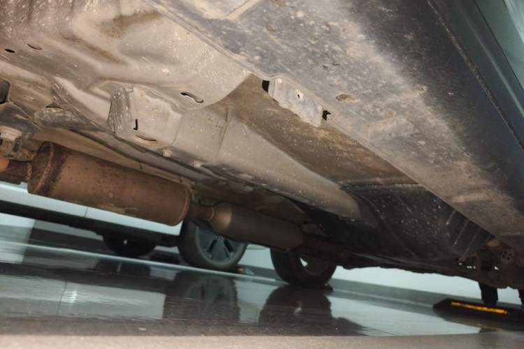 Used Dongfeng Aeolus AX7 2015 2.0L Automatic Zhiyi Trim Chassis Front Left