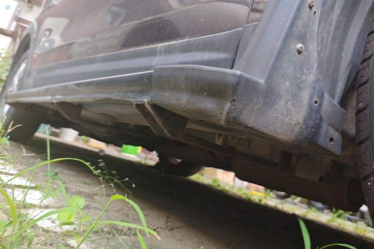 Used Dongfeng Aeolus AX7 2015 2.0L Manual Zhiyi Trim Chassis Front Right