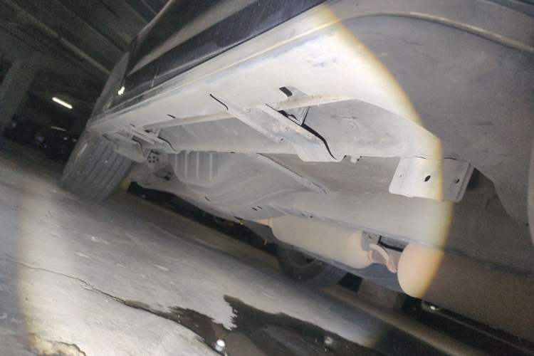 Used Dongfeng Aeolus AX7 2015 2.0L Automatic Zhiyi Trim Chassis Front Right