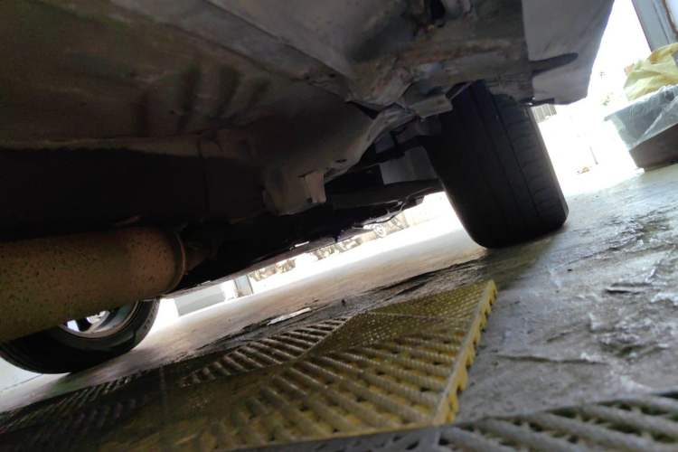 Used Dongfeng Aeolus AX7 2015 2.0L Automatic Zhiyi Trim Chassis Front Right