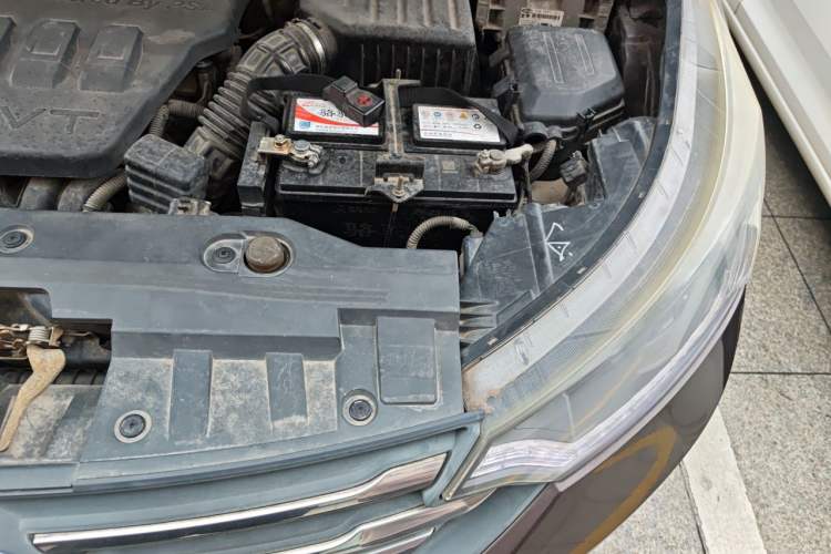 Used Dongfeng Aeolus AX7 2015 2.0L Manual Zhiyue Model Engine Bay Left