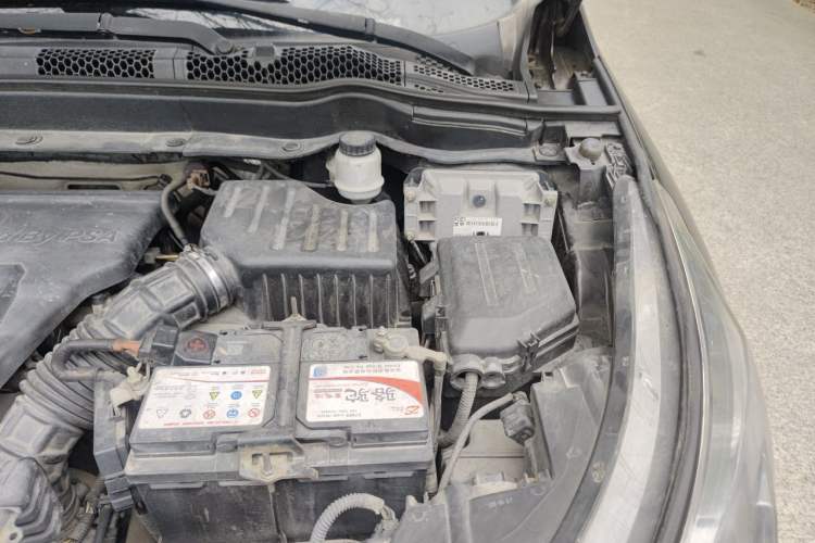 Used Dongfeng Aeolus AX7 2015 2.3L Automatic ZhiZun Version Engine Bay Left