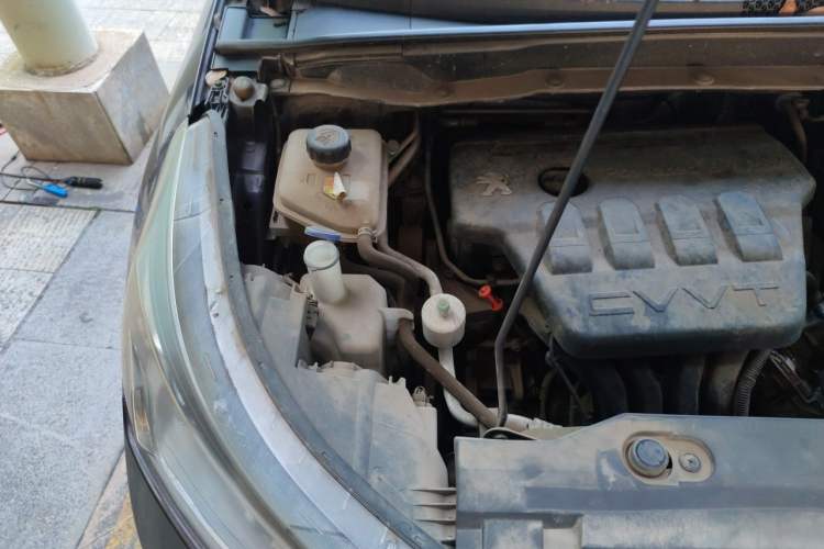 Used Dongfeng Aeolus AX7 2015 2.0L Automatic Zhiyue Version Engine Bay Right