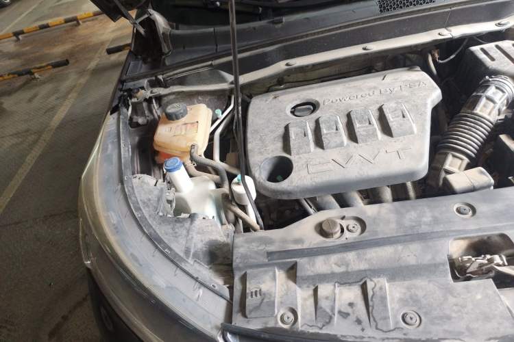 Used Dongfeng Aeolus AX7 2015 2.3L Automatic ZhiZun Version Engine Bay Right