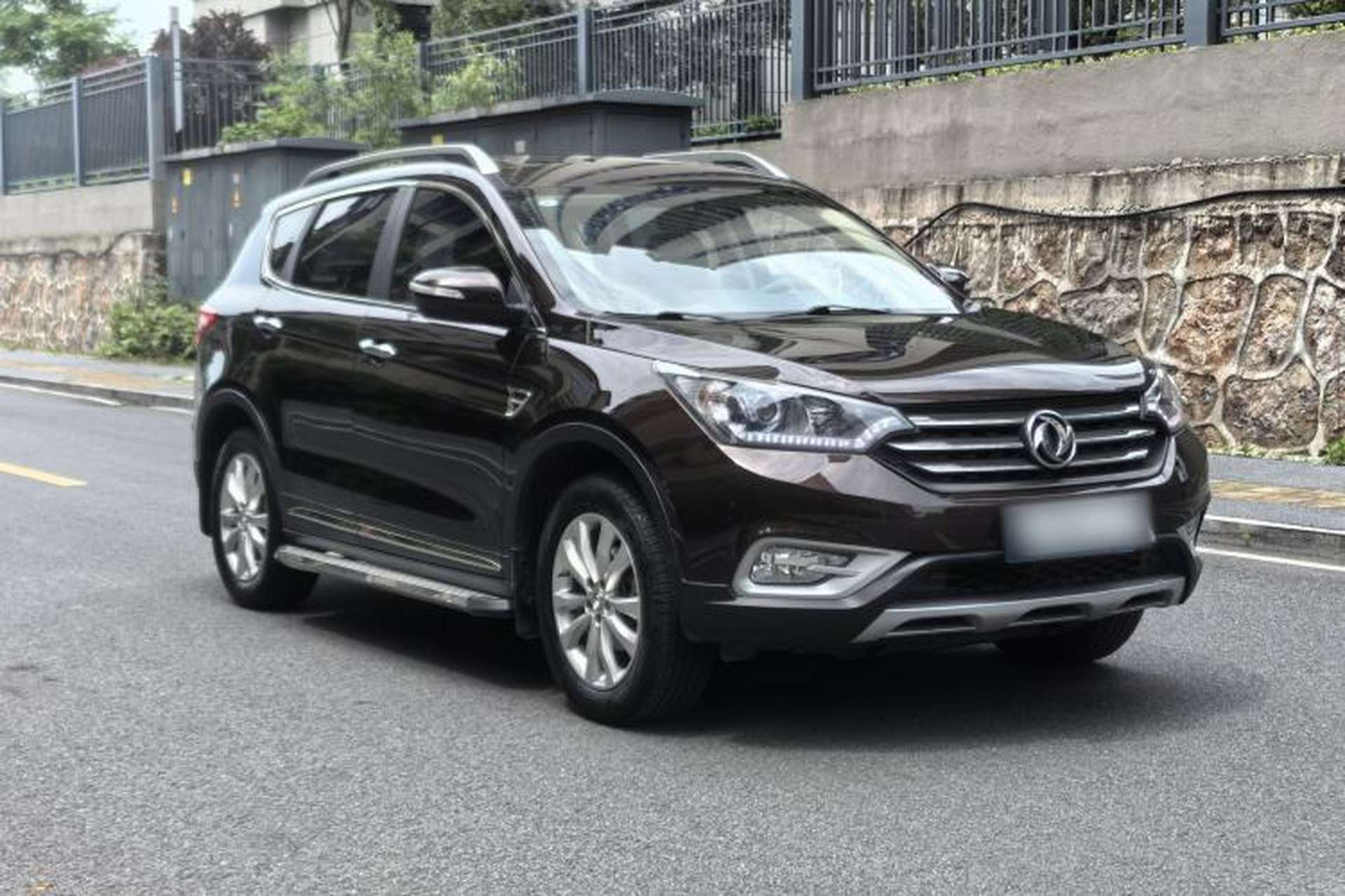 Used Dongfeng Aeolus AX7 2015 2.0L Manual Parade Edition Exterior 2