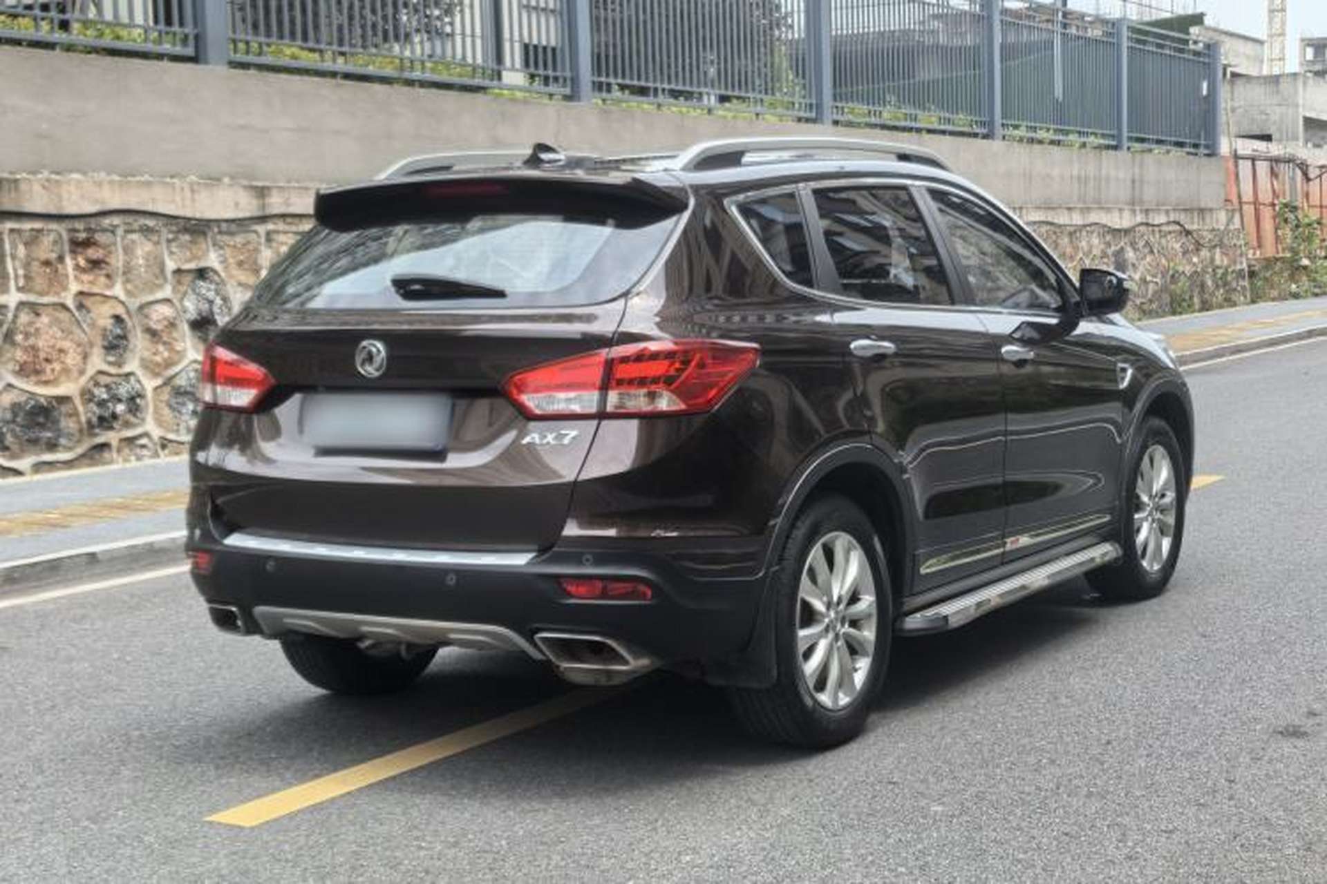 Used Dongfeng Aeolus AX7 2015 2.0L Manual Parade Edition Exterior 4