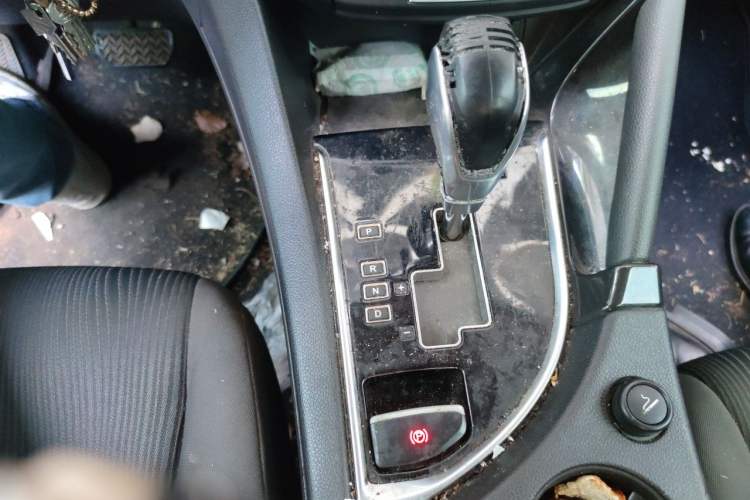Used Dongfeng Aeolus AX7 2015 2.0L Automatic Zhiyue Version Gear Lever