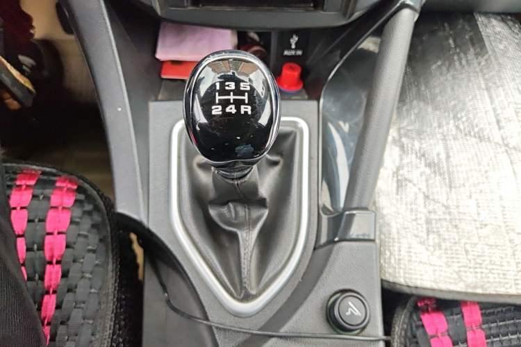 Used Dongfeng Aeolus AX7 2015 2.0L Manual Zhiyue Model Gear Lever