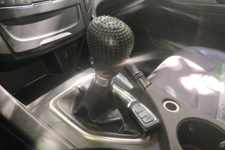 Used Dongfeng Aeolus AX7 2015 2.0L Manual Zhiyi Trim Gear Lever