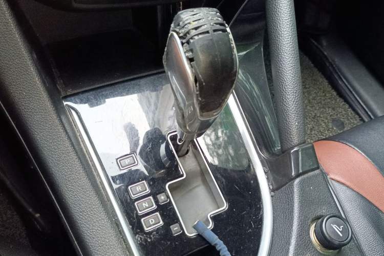 Used Dongfeng Aeolus AX7 2015 2.0L Automatic Zhiyi Trim Gear Lever