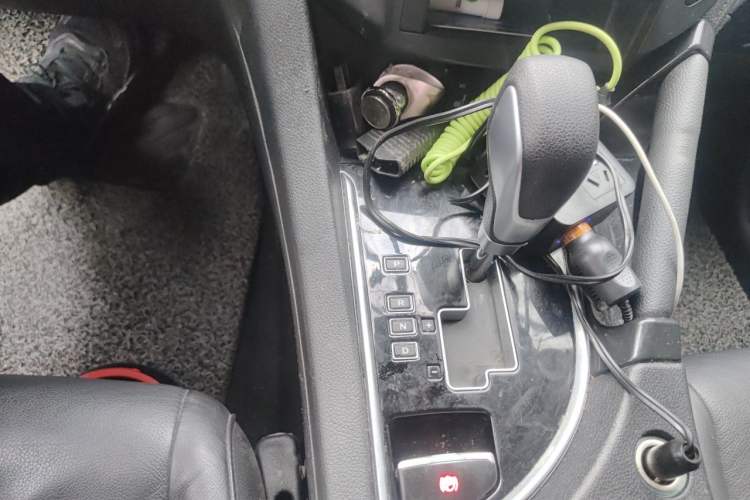 Used Dongfeng Aeolus AX7 2015 2.3L Automatic ZhiZun Version Gear Lever