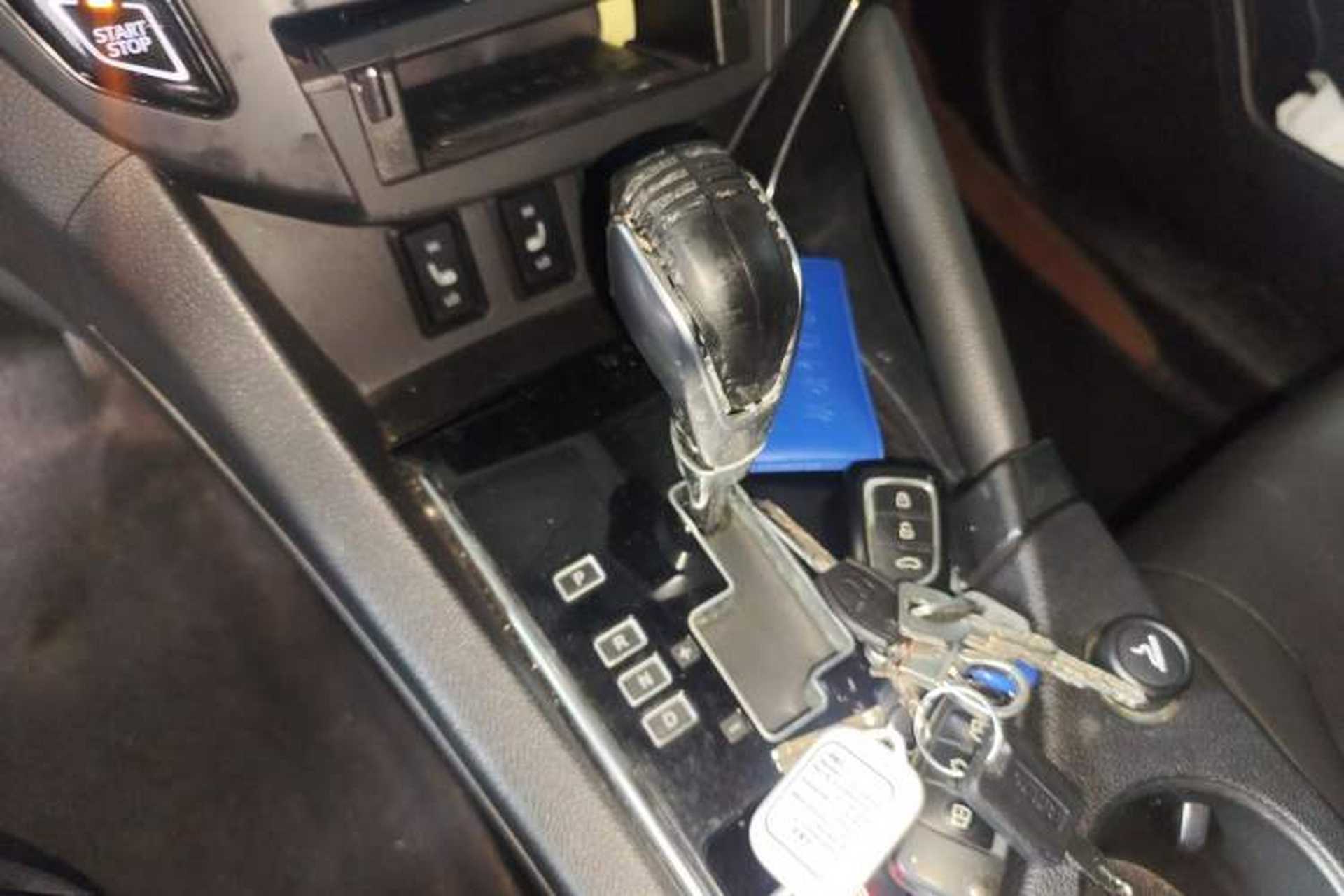 Used Dongfeng Aeolus AX7 2015 2.3L Automatic ZhiZun Version Gear Lever