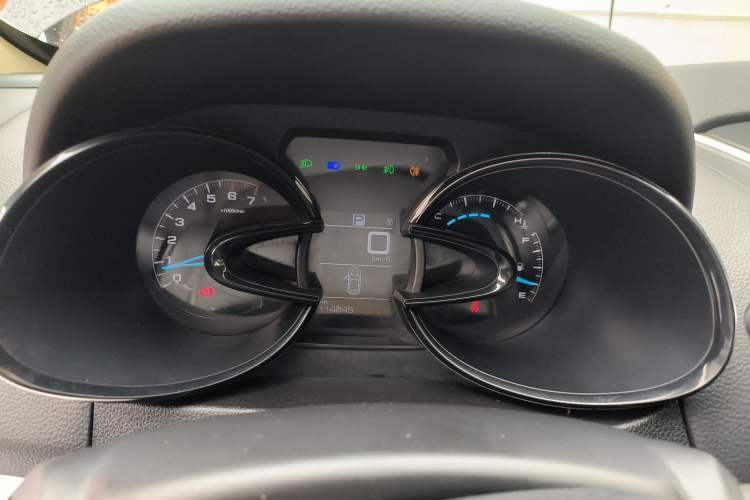 Used Dongfeng Aeolus AX7 2015 2.3L Automatic ZhiZun Version Instrument Cluster