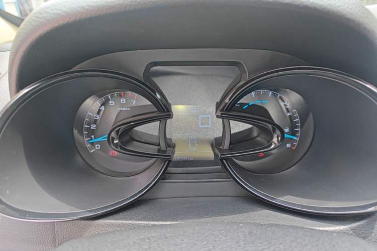 Used Dongfeng Aeolus AX7 2015 2.0L Automatic Zhiyi Trim Instrument Cluster