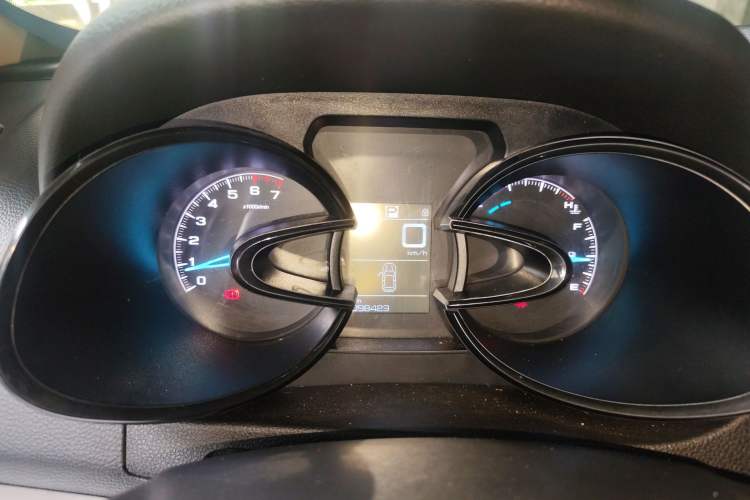 Used Dongfeng Aeolus AX7 2015 2.3L Automatic ZhiZun Version Instrument Cluster