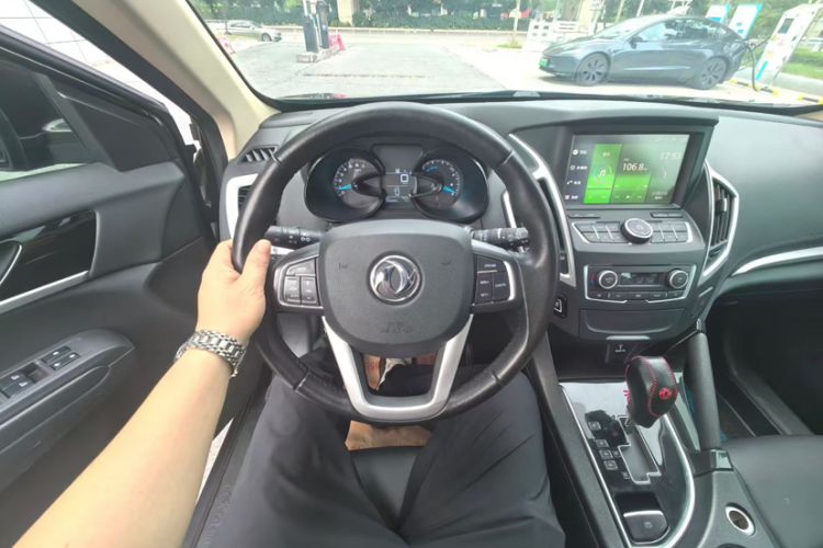 Used Dongfeng Aeolus AX7 2015 2.0L Automatic Zhiyi Trim Interior 2