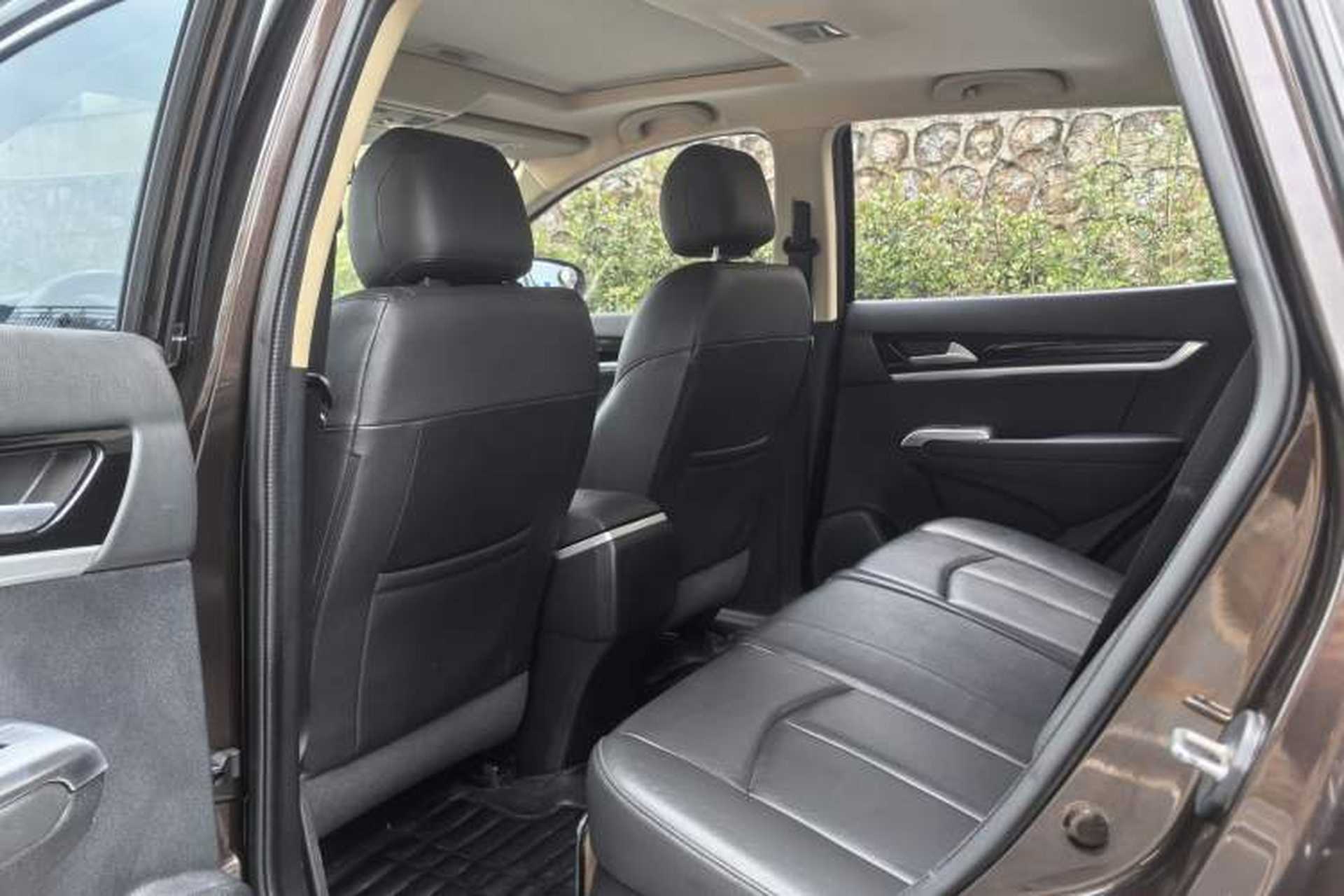 Used Dongfeng Aeolus AX7 2015 2.0L Manual Parade Edition Interior 3