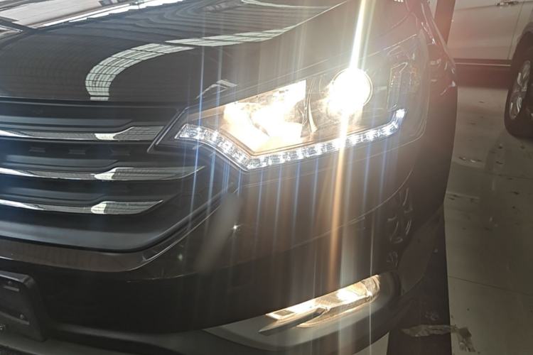 Used Dongfeng Aeolus AX7 2015 2.0L Manual Parade Edition Left Front Headlight