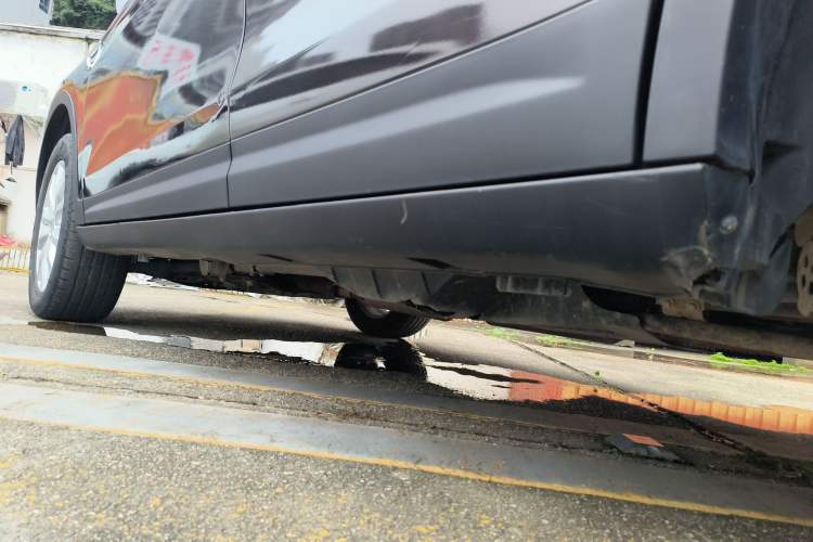 Used Dongfeng Aeolus AX7 2015 2.3L Automatic ZhiZun Version Left Side Sill