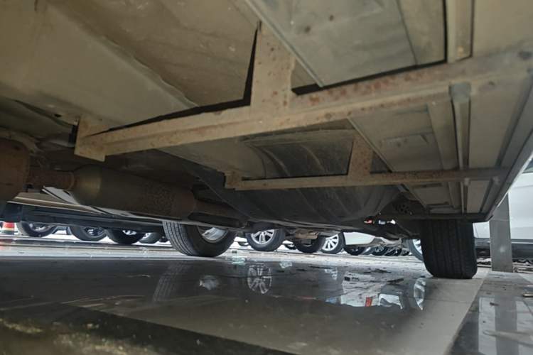 Used Dongfeng Aeolus AX7 2015 2.0L Manual Parade Edition Left Side Sill