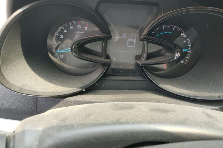 Used Dongfeng Aeolus AX7 2015 2.0L Automatic Zhiyi Trim Odometer Close Up