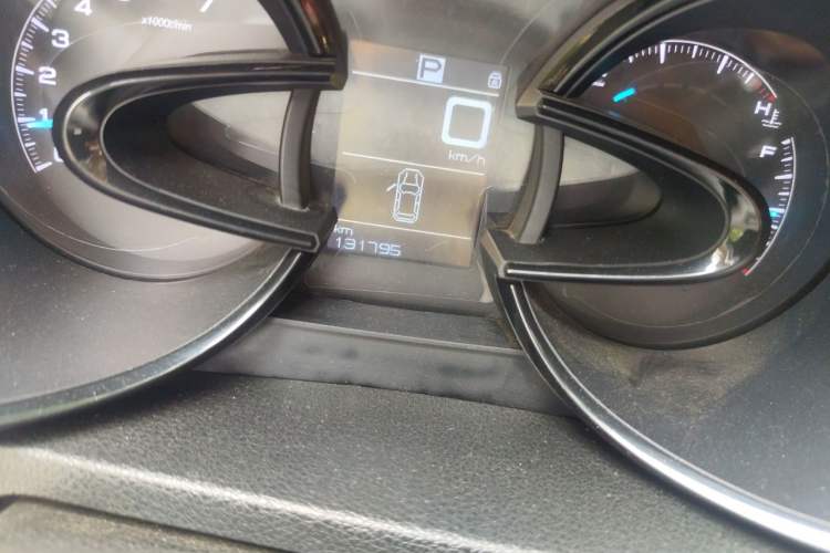 Used Dongfeng Aeolus AX7 2015 2.0L Automatic Zhiyi Trim Odometer Close Up