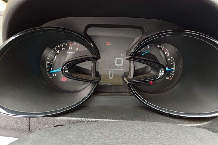 Used Dongfeng Aeolus AX7 2015 2.0L Manual Zhiyue Model Odometer Close Up