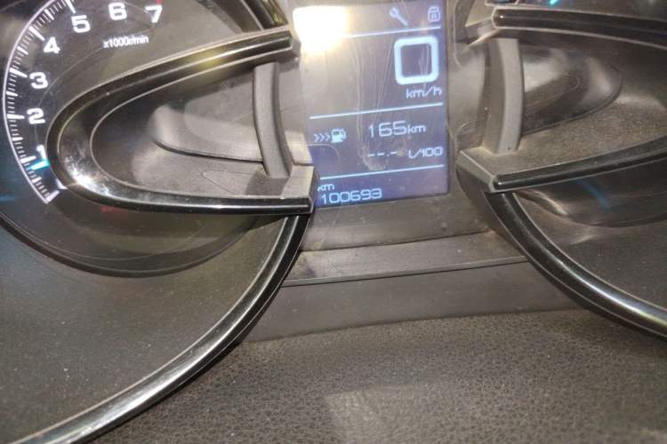 Used Dongfeng Aeolus AX7 2015 2.0L Manual Zhiyi Trim Odometer Close Up