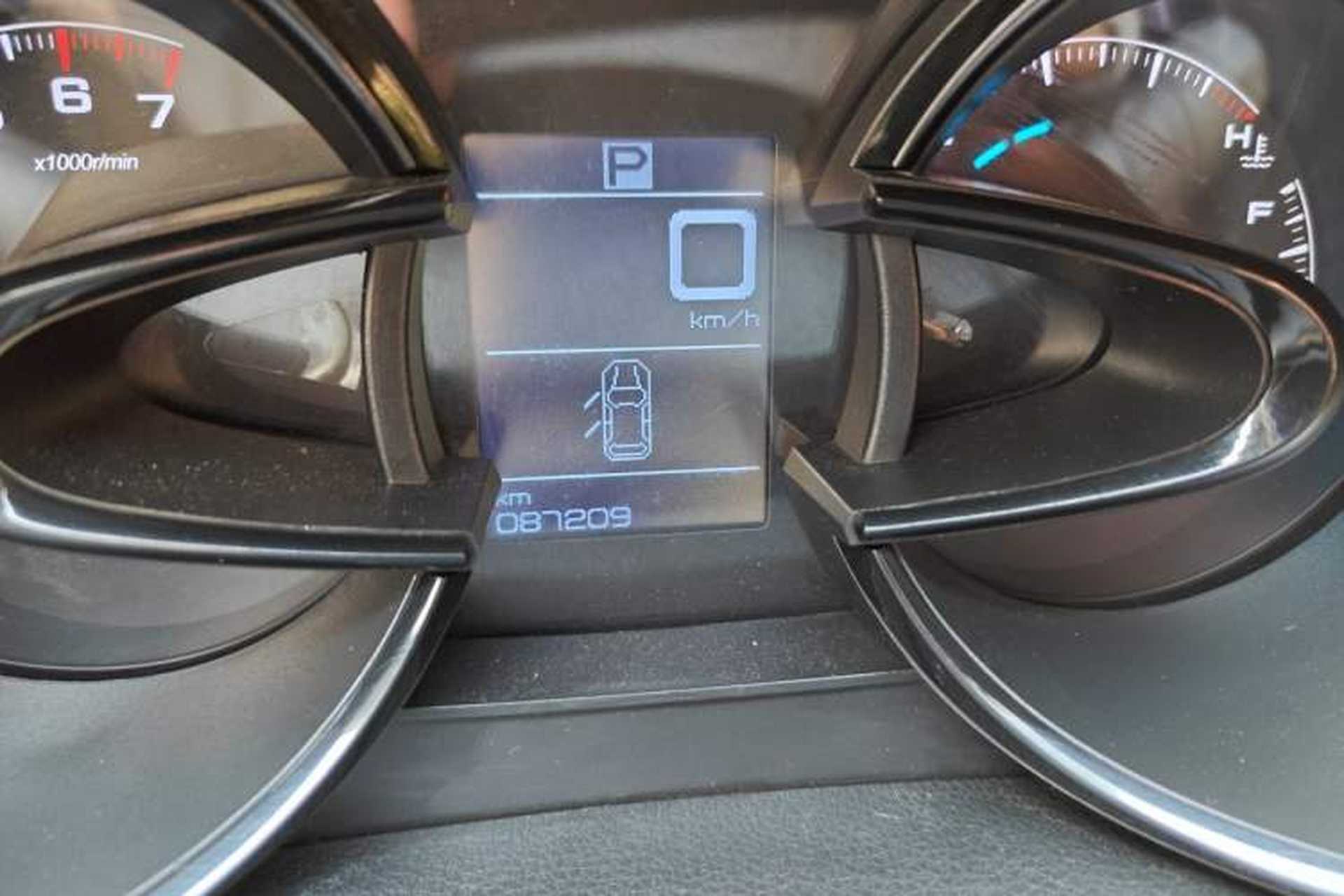 Used Dongfeng Aeolus AX7 2015 2.0L Automatic Zhiyi Trim Odometer Close Up
