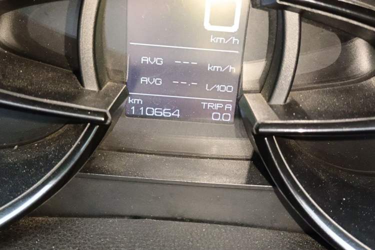 Used Dongfeng Aeolus AX7 2015 2.0L Automatic Zhiyi Trim Odometer Close Up