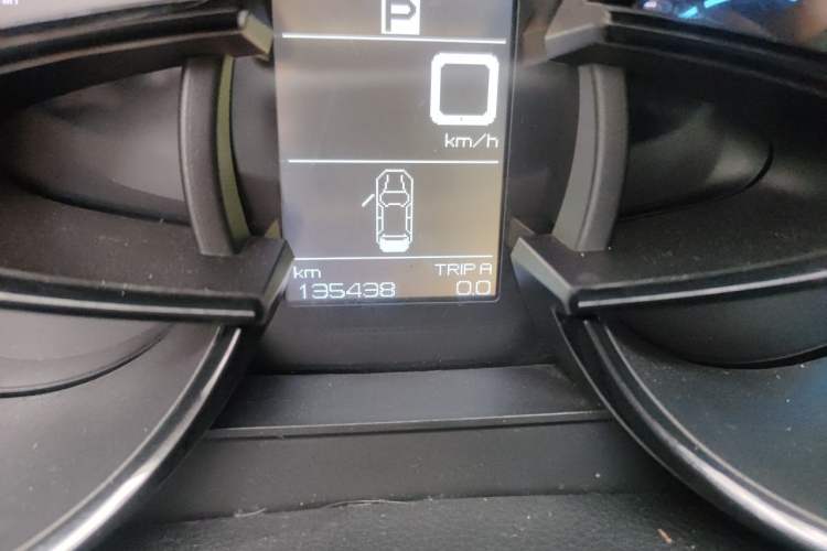 Used Dongfeng Aeolus AX7 2015 2.3L Automatic ZhiZun Version Odometer Close Up