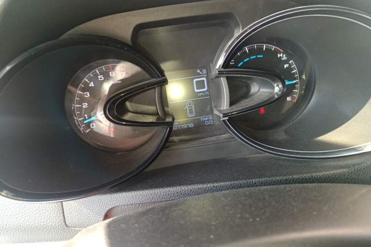 Used Dongfeng Aeolus AX7 2015 2.0L Manual Zhiyue Model Odometer Close Up
